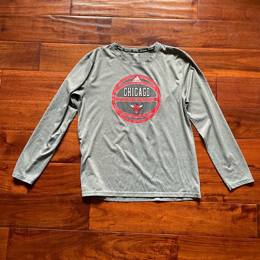 Adidas Chicago Bulls XL Long Sleeve Athletic Shirt